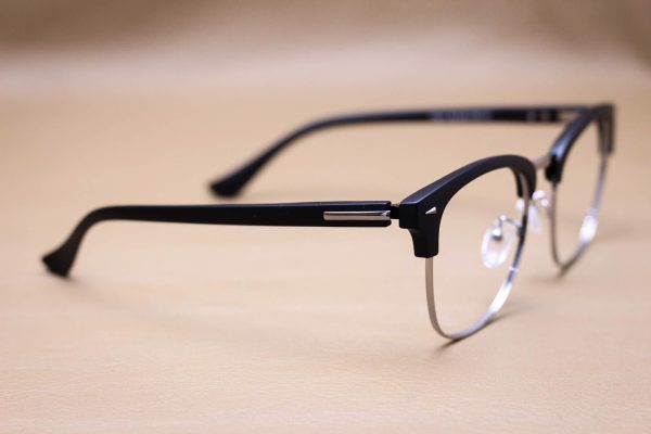 Có nên đeo kính cận thường xuyên? Cách chọn đúng loại kính cho bạn?